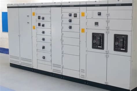 What Is a Switchgear? - ElectronicsHacks