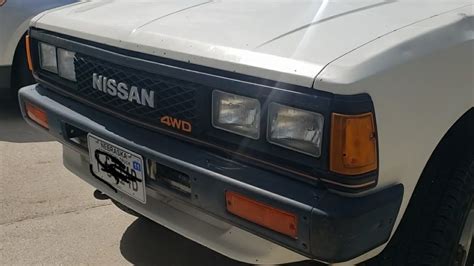 solo salió a dar un paseo en la Nissan 720 y miren lo que pasó YouTube