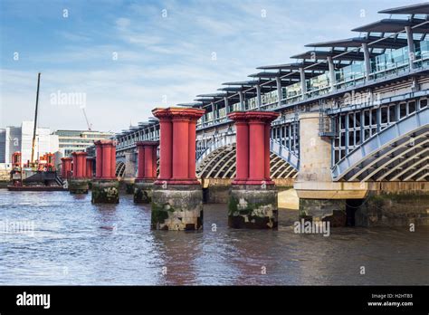 Blackfriars Railway Bridge Over The River Thames Stock Photo Alamy