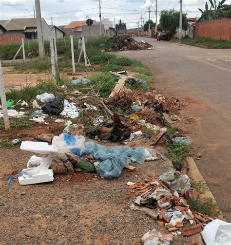 Prefeitura Recolhe 30 Toneladas De Entulho No Bairro Santos Dumont