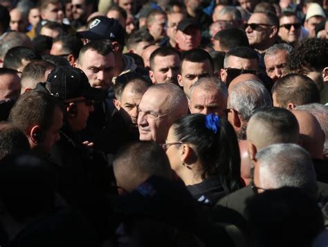 FOTO VIDEO Pas sulmit në protestën e kaluar rritet siguria për Sali