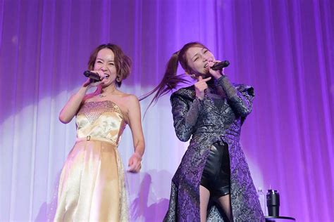 クリスマスライブを行った鈴木亜美（左）と後藤真希（右） ― スポニチ Sponichi Annex 芸能