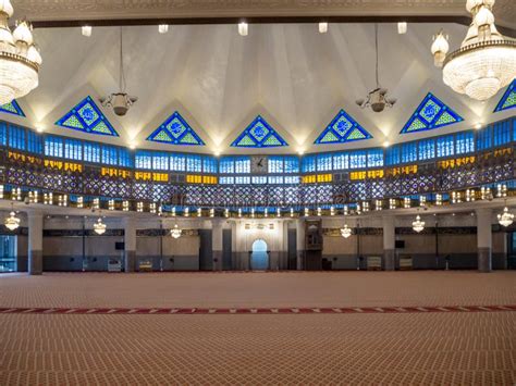 Kuala Lumpur, Mlaysia : National Mosque of Malaysia Interior ...