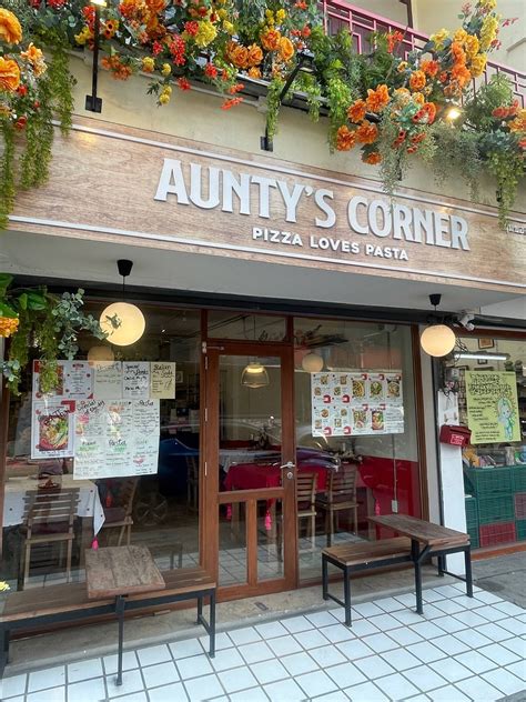 รีวิว Auntys Corner Homey Diner กลางเวียง