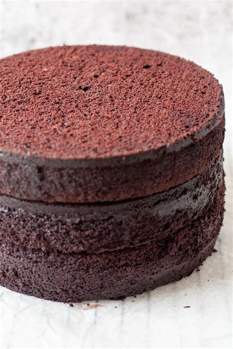 Sturdy Yet Moist And Fluffy Chocolate Cake Bakeologie