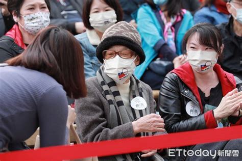 快訊／韓國瑜辦新書見面會 上萬韓粉擠爆大安森林公園 Ettoday政治新聞 Ettoday新聞雲