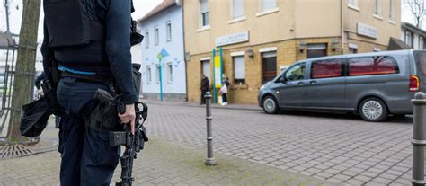 Tödliche Schüsse in Frankfurt Mutmaßlicher Täter stellt sich Polizei