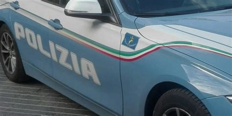 Uomo Trovato Morto Per Strada A Milano Accoltellato Dal Titolare Del