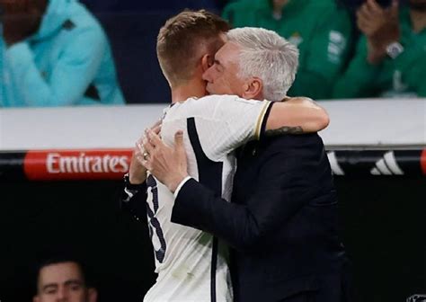 Real Madrid Kebingungan Cari Pengganti Toni Kroos Carlo Ancelotti