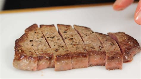 Steak with Garlic Sauce Recipe - Cooking with Dog