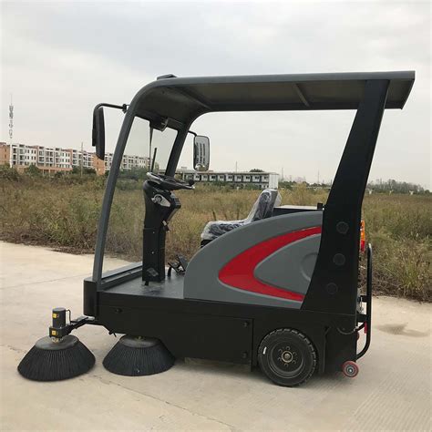 1800 Ride On Floor Sweeper - Wuhu Anrunto Cleaning Equipment Technology ...