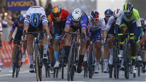 Fabio Jakobsen Gana Al Esprint En La Tirreno Adri Tico Ganna Sigue L Der