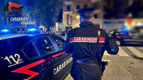 Dal Balcone Chiama I Carabinieri Aiuto Il Pap Picchia La Mamma