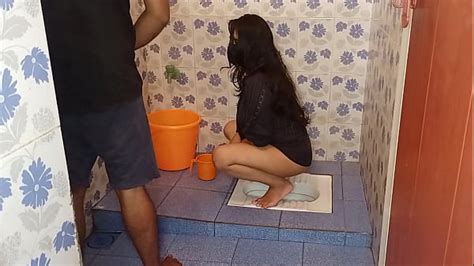 Maid Ko Toilet Ka Andar Chuda Jab Vo Pesab Kar Rhi Thiand Real Hindi