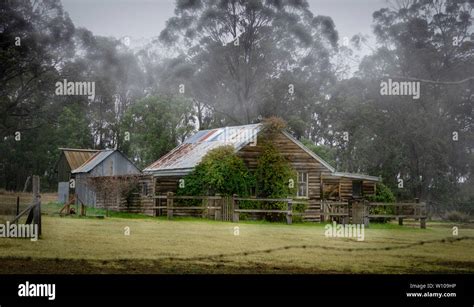 Ancienne Maison De Ferme Australienne Avec Les Maisons Photo Stock Alamy