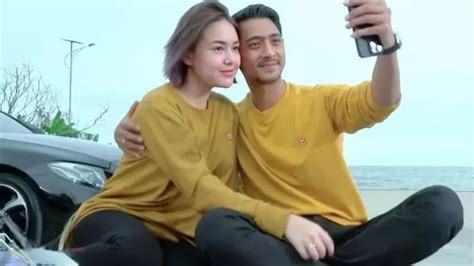 Amanda Manopo Liburan Bareng Arya Saloka Ke Ceko Pasang Pose Romantis