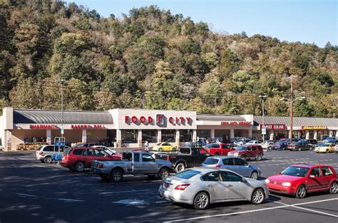 Hanley Investment Group Negotiates Sale of Grocery-Anchored Shopping ...