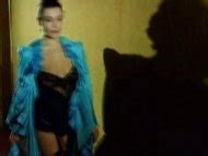 Naked Clarita Gatto In L Onorevole Con L Amante Sotto Il Letto