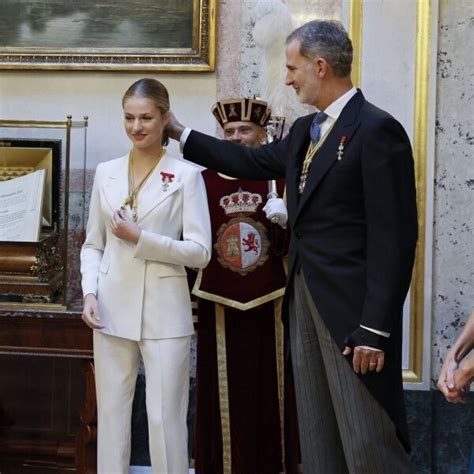 El Rey Felipe Saca La Coleta A La Princesa Leonor En Un Gesto Cómplice En La Jura De La