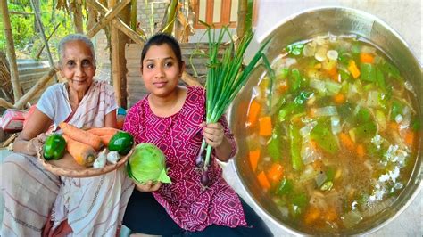 ভেজিটেবল স্যুপ বানিয়ে ফেলুন শীতের সন্ধ্যায় স্বাস্হ্যকর রেসিপি