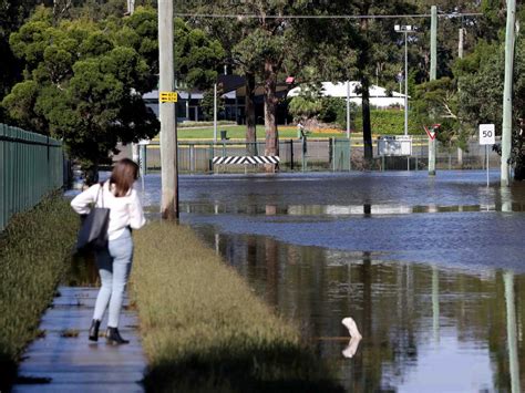 Hawkesbury residents return how as flood levels drop | Daily Telegraph