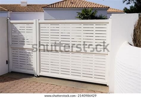 225211 White Gate Stock Photos Images And Photography Shutterstock