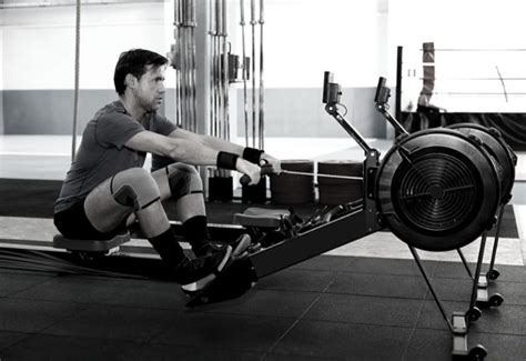 5 Rowing Machine Workouts for Beginners (Plus Tips for Rowing Like a ...