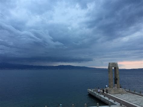 Maltempo Nello Stretto Di Messina Forte Pioggia Sulla Fascia Jonica