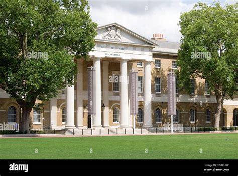 Luxury And Saatchi Art Gallery London Hi Res Stock Photography And