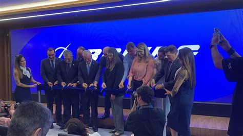 Boeing inaugura Centro de Engenharia e Tecnologia em São José