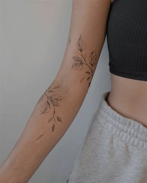 30 Delicate Leaf Tattoo Ideas To Inspire You In 2024