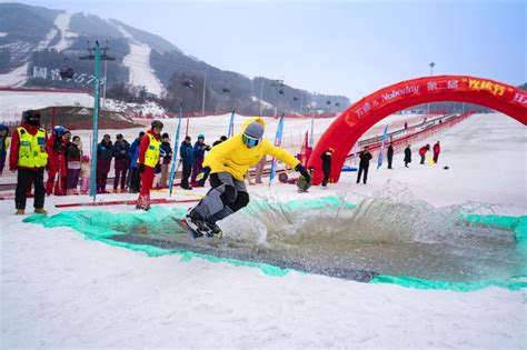 Naked Pig Skiing Festival Draws Crowds In Jilin Chinadaily Cn