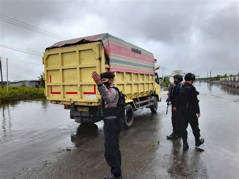 Satgas Operasi Patuh Telabang 2021 Atur Lalu Lintas Di Banjir Bukit