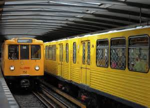 Zugbegegnung Im Berliner U Bahnhof Mendelsson Bartholdy Park Linie