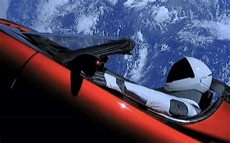 Elon Musk Tesla Roadster heading to Earth at over 3K km/h