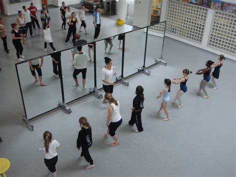 How to Effectively Use The Mirror In Dance Class? - Interior Designs Hub