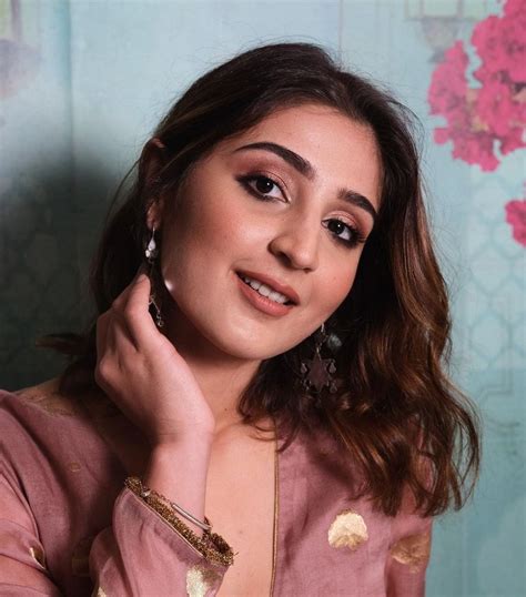 Dhvani Bhanushali Wiki Age Parents Songs Biography Breezemasti