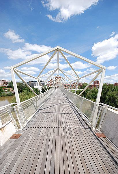 Archivo Pasarela Del Museo De La Ciencia Valladolid Acceso