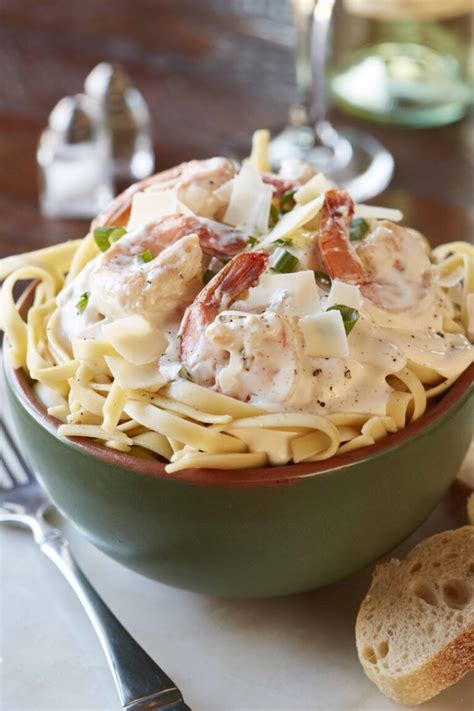 Shrimp Fettuccine Alfredo - The Cooking Mom