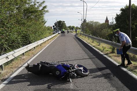 Sbanda E Cade In Moto Centauro Al Bufalini Ravenna24ore It