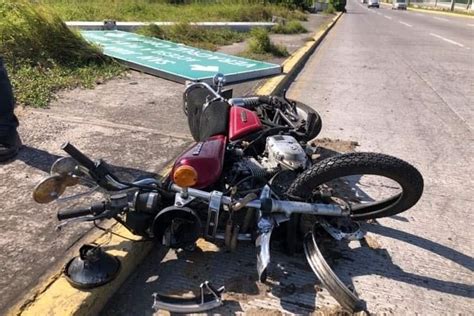 Cae señalética y lesiona a motociclista en Veracruz xeu noticias veracruz