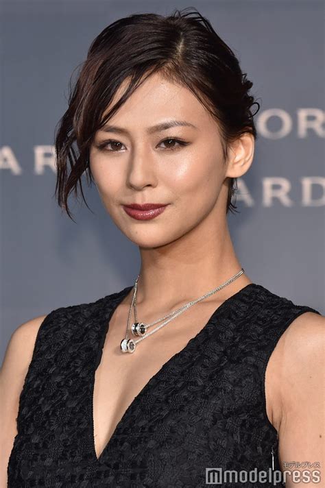 西内まりや、三吉彩花andキム・ヒョナと豪華3ショットに「圧巻オーラ」「すごいメンツ」の声 モデルプレス