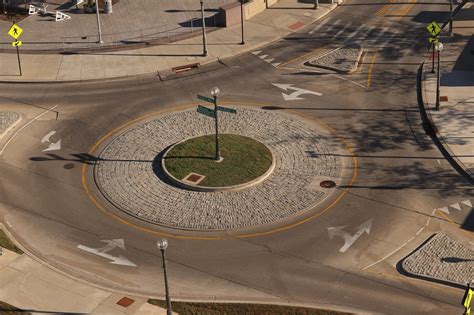 Cómo circular correctamente en una glorieta