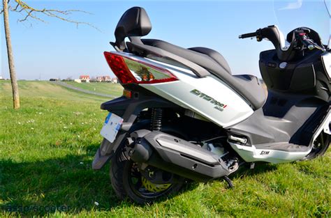 Essai Sym Gts 300 Efi Abs Start Stop calme et volupté Asso scooter