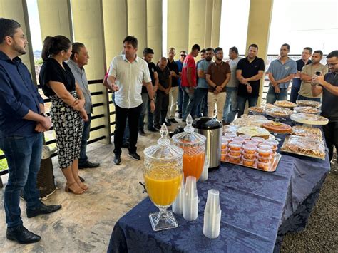 Prefeitura de Picos promove café da manhã para servidores em homenagem