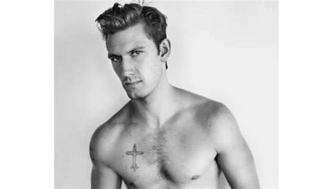 Alex Pettyfer Went Totally Nude While Posing For Mario Testino S Towel Series See The Image