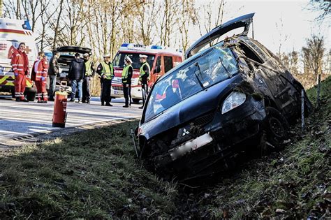 Gegen B Schung Gekracht Zwei Verletzte Bei Verkehrsunfall In Ansfelden