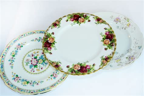 Vintage Mis Matched Dinner Plates — Out Of The Ordinary Events