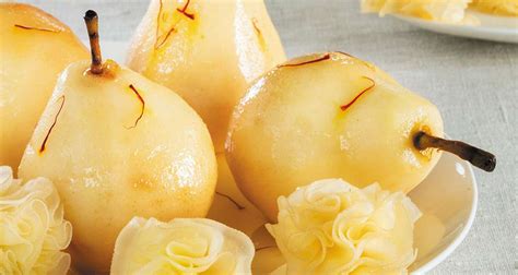 Poires pochées au Limoncello agrémentées de Tête de Moine AOP Tête