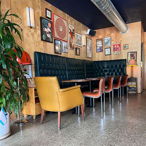 The Bartender's Handshake - Bar / Club in Des Moines, IA | The Vendry